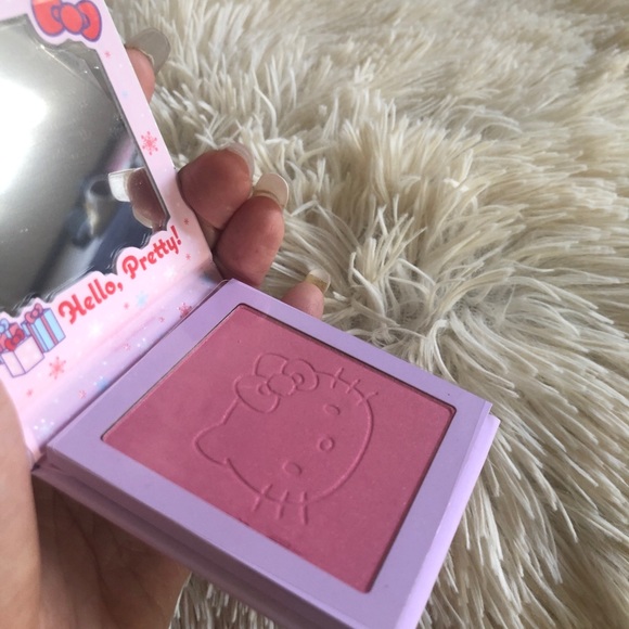 Hello Kitty x clourpop blush at frost sight - Picture 6 of 8